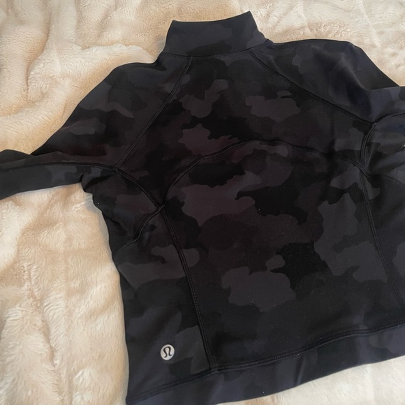 Its Rulu Run Cropped Half-Zip Heritage 365 Camo Deep Coal Multi - Picture 7 of 11